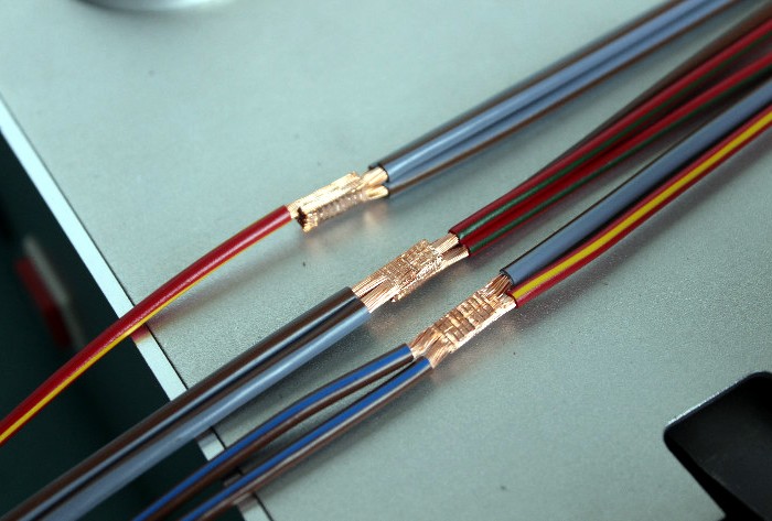 超聲波金屬點(diǎn)焊接機(jī)有毛刺怎么回事